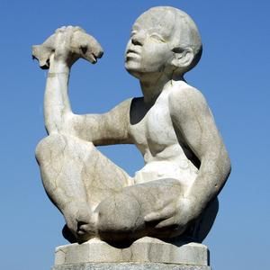 Knabe mit Fisch von Carl Gutknecht, 1926