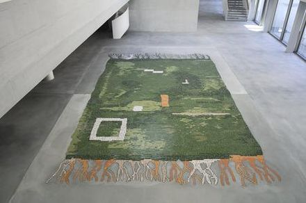Teppich (It's this rug I have, it really tied the room together) von Claudia & Julia M&uuml;ller, 2016