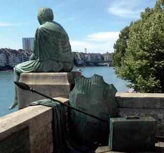 Sitzende Helvetia von Bettina Eichin, 1980
